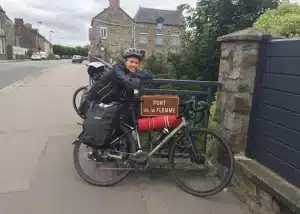 Claire à vélo